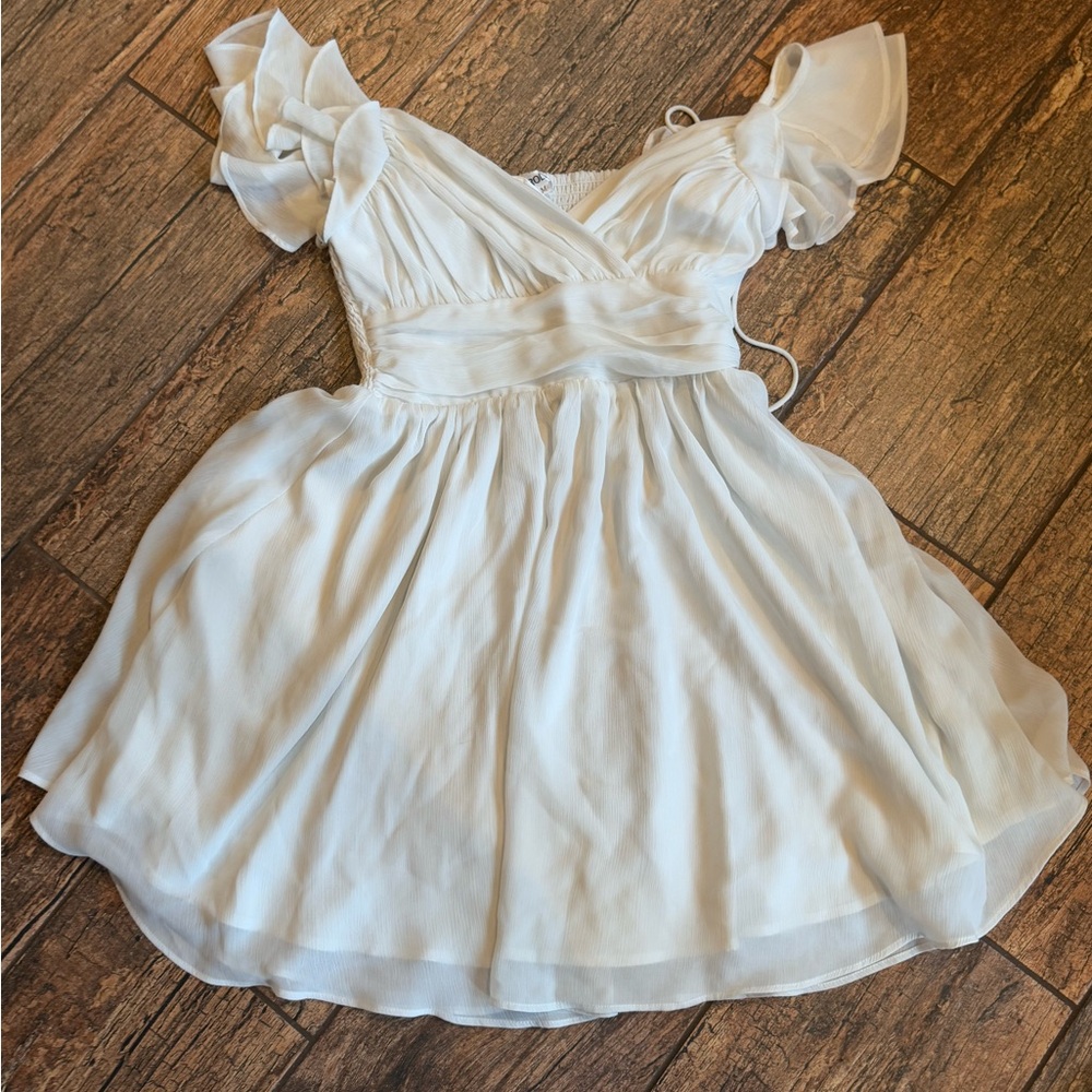White Ruffle Sleeve Smocked Dress (M) – New Without Tags